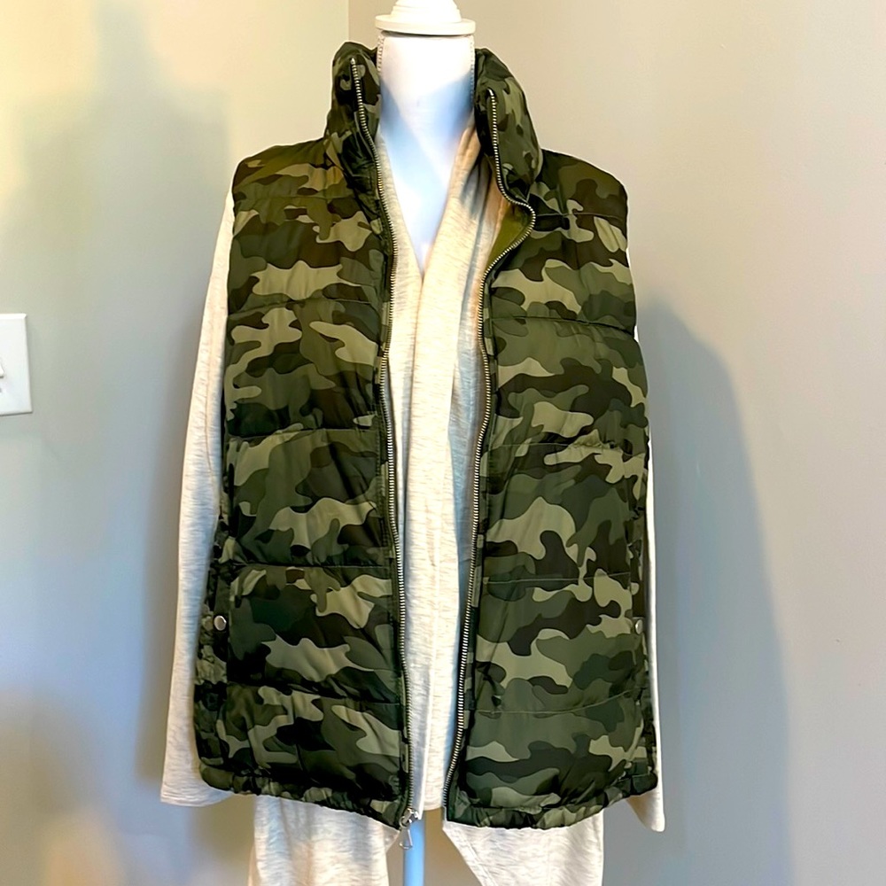 Like new camo vest